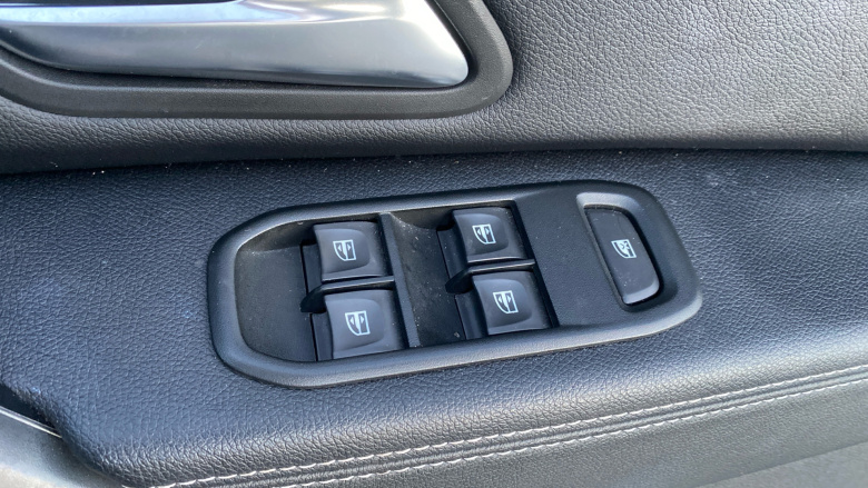 Dacia Duster 1.6 SCe Prestige 5dr Petrol Estate